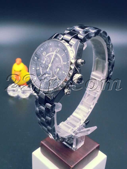 シャネル時計背面デザイン